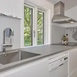 בית נופש In With 3 Bedrooms, Sauna And Internet