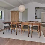 בית נופש In With 3 Bedrooms, Sauna And Internet