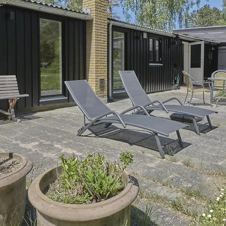 In With 3 Bedrooms, Sauna And Internet