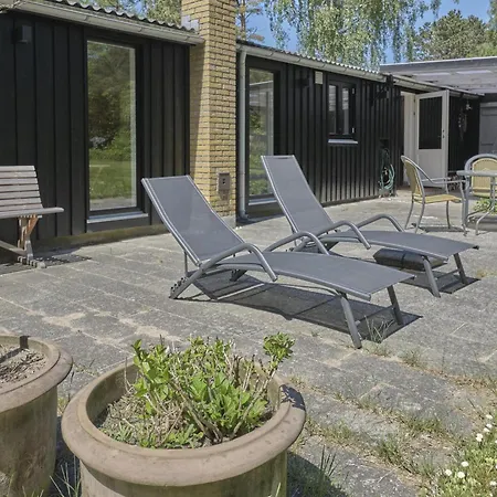 In With 3 Bedrooms, Sauna And Internet