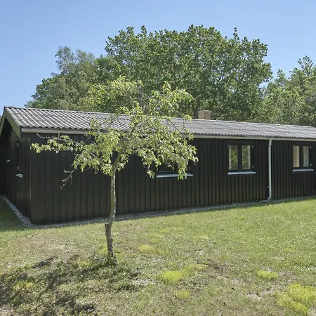 In With 3 Bedrooms, Sauna And Internet Prázdninový dům *